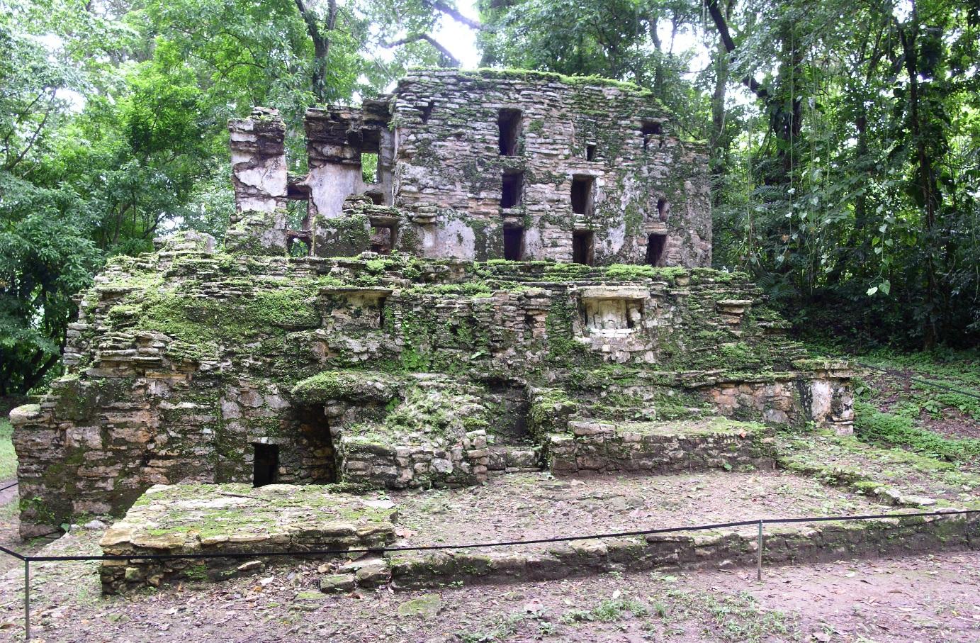 yaxchilan-08.jpg
